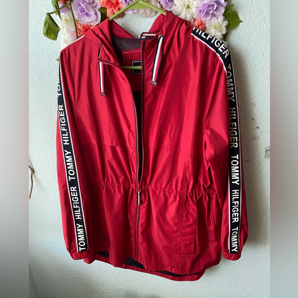 tommy hilfiger raincoat/ windbreaker